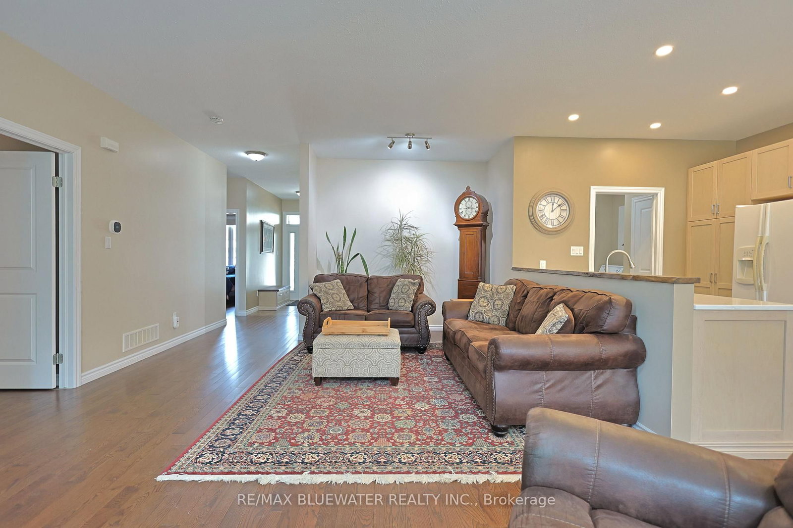 13 Oakwood Links Lane • South Huron, ON photo 13