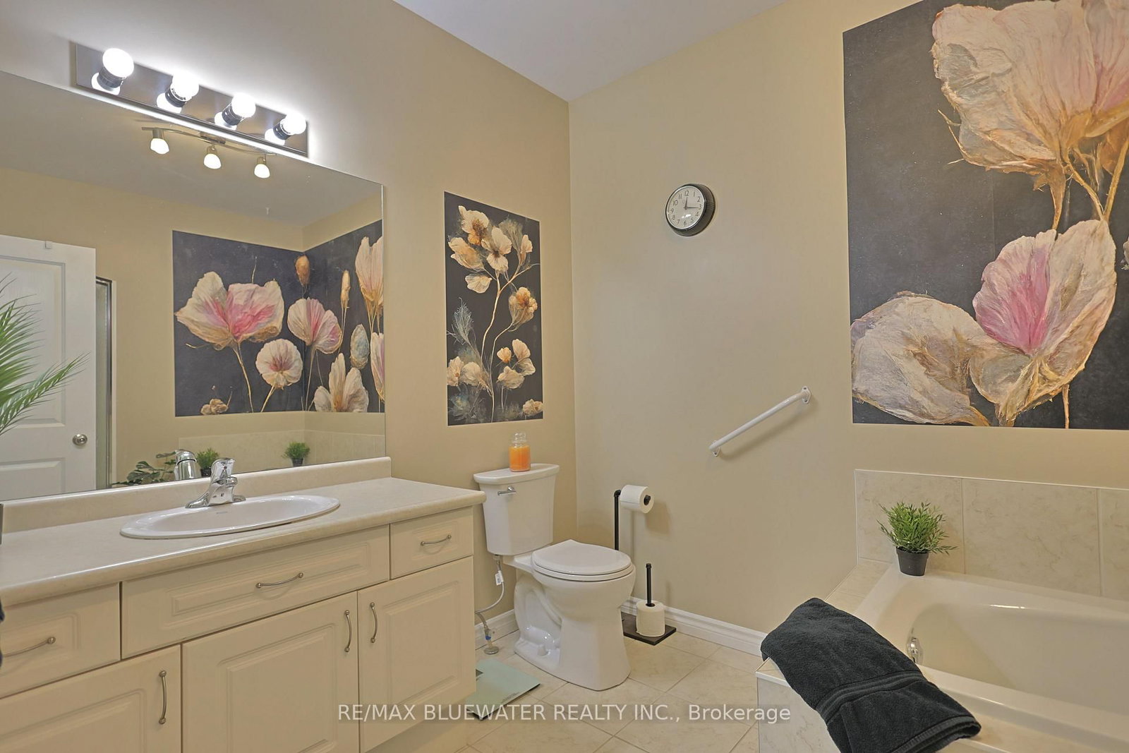 13 Oakwood Links Lane • South Huron, ON photo 28