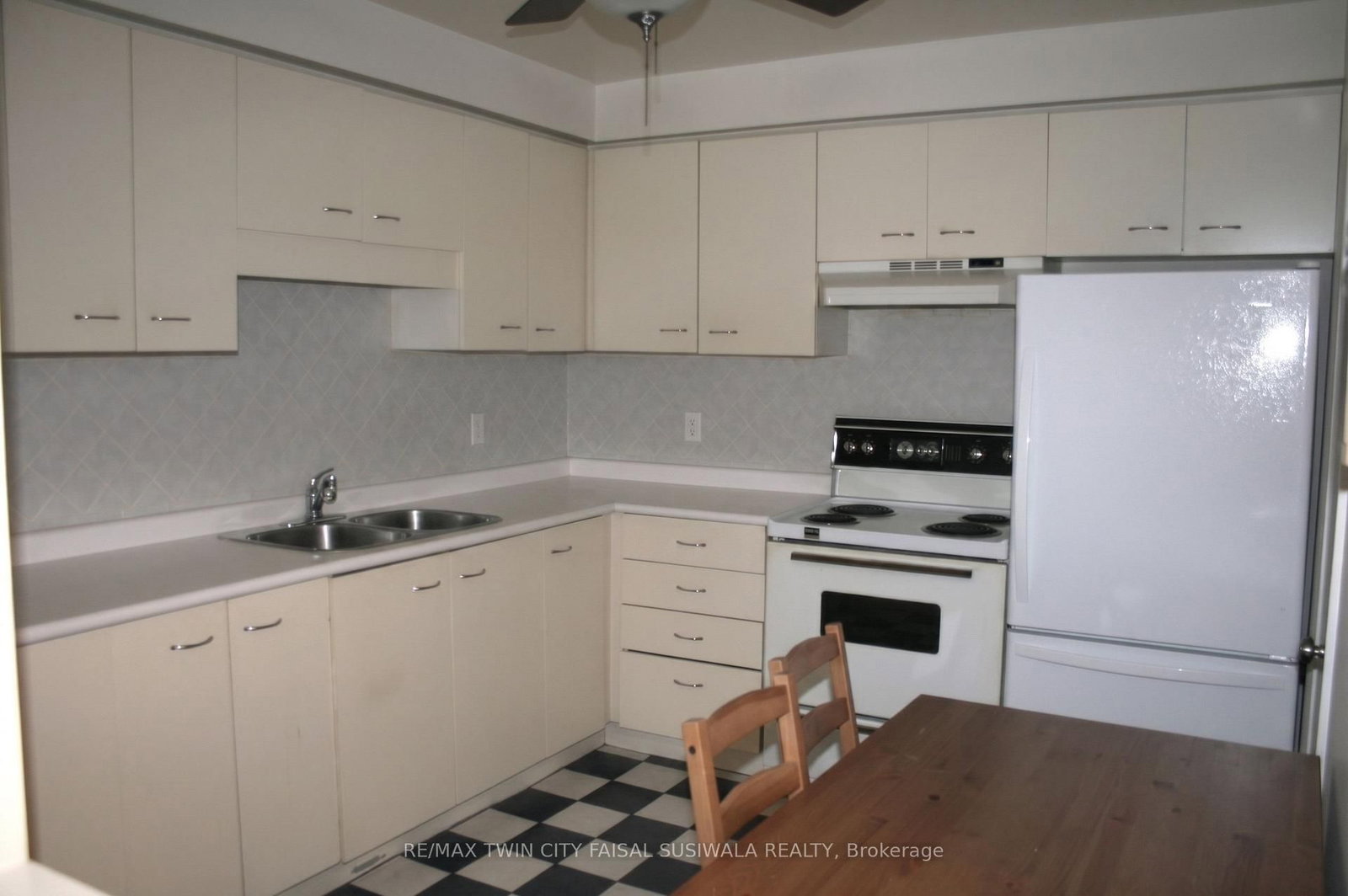 565 Greenfield Avenue • #312 • Kitchener, ON photo 3
