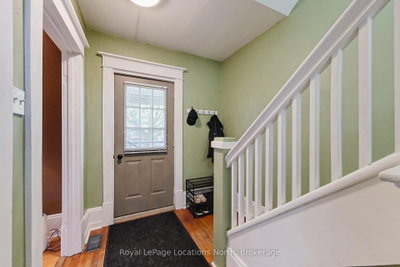 27 Edwin Street E • Meaford, ON photo 4