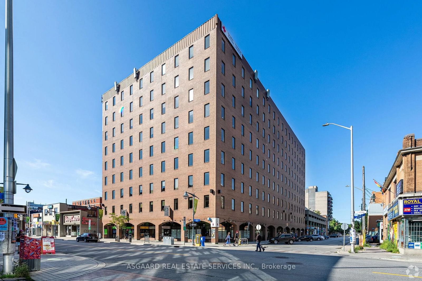 Front view of 270-400 Cooper Street, Ottawa
