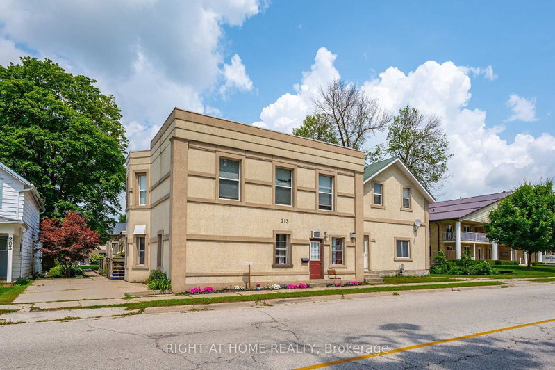 213 Main Street E