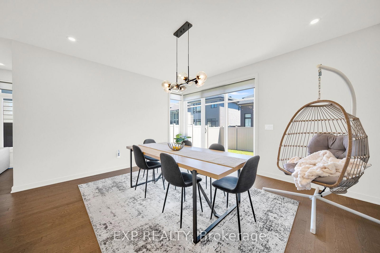 708 Wooler Place • Ottawa, ON photo 10