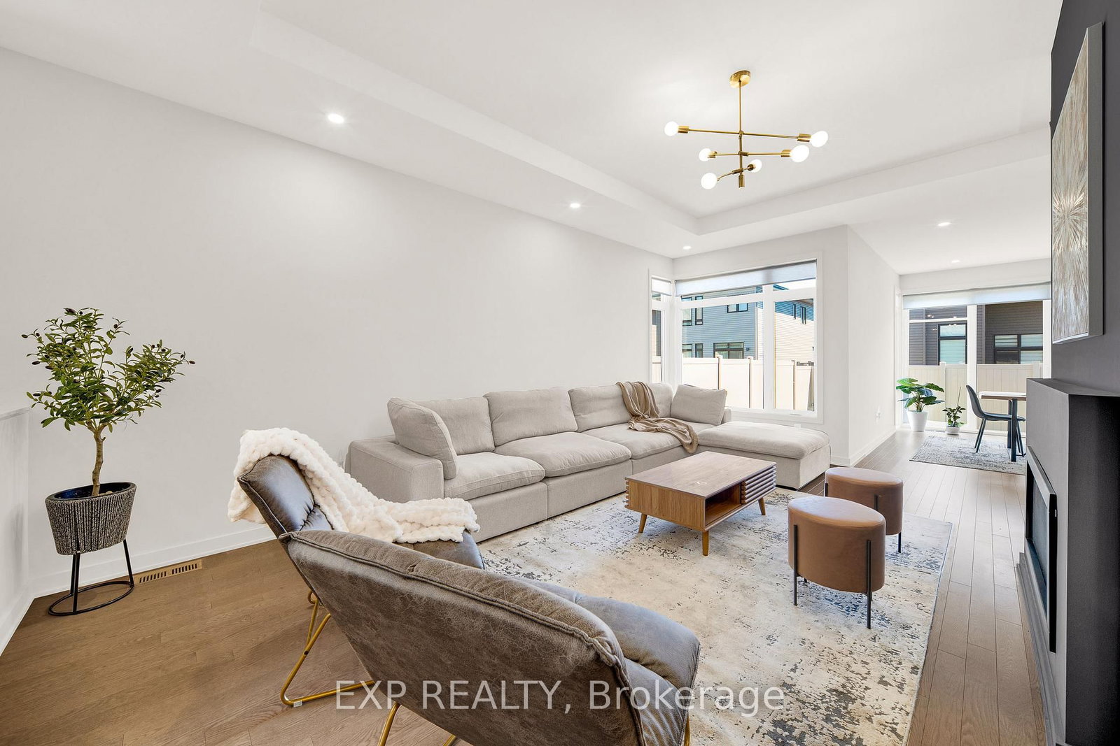 708 Wooler Place • Ottawa, ON photo 4