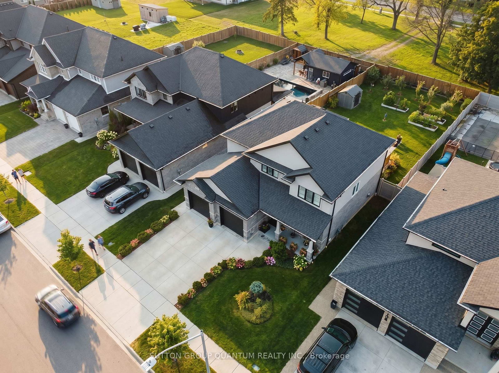 104 Thames Springs Crescent • Zorra, ON photo 2