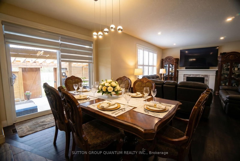 104 Thames Springs Crescent