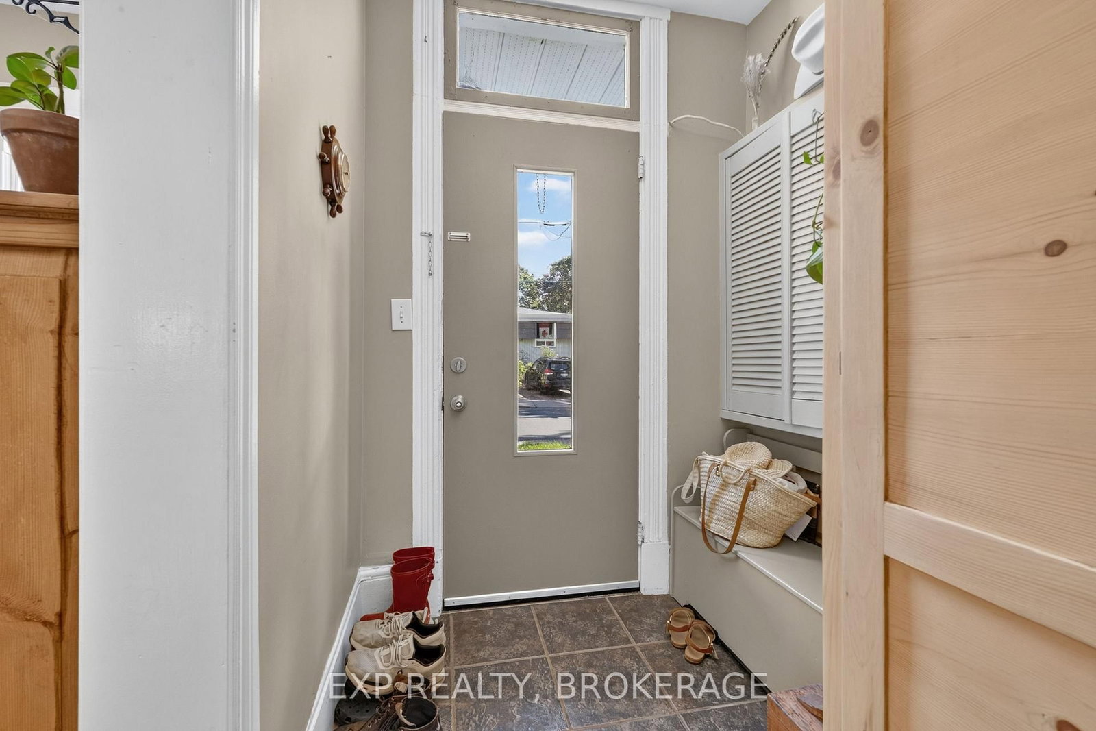 70 LIVINGSTON Avenue • Kingston, ON photo 5