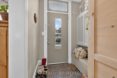 70 LIVINGSTON Avenue • Kingston, ON photo 5