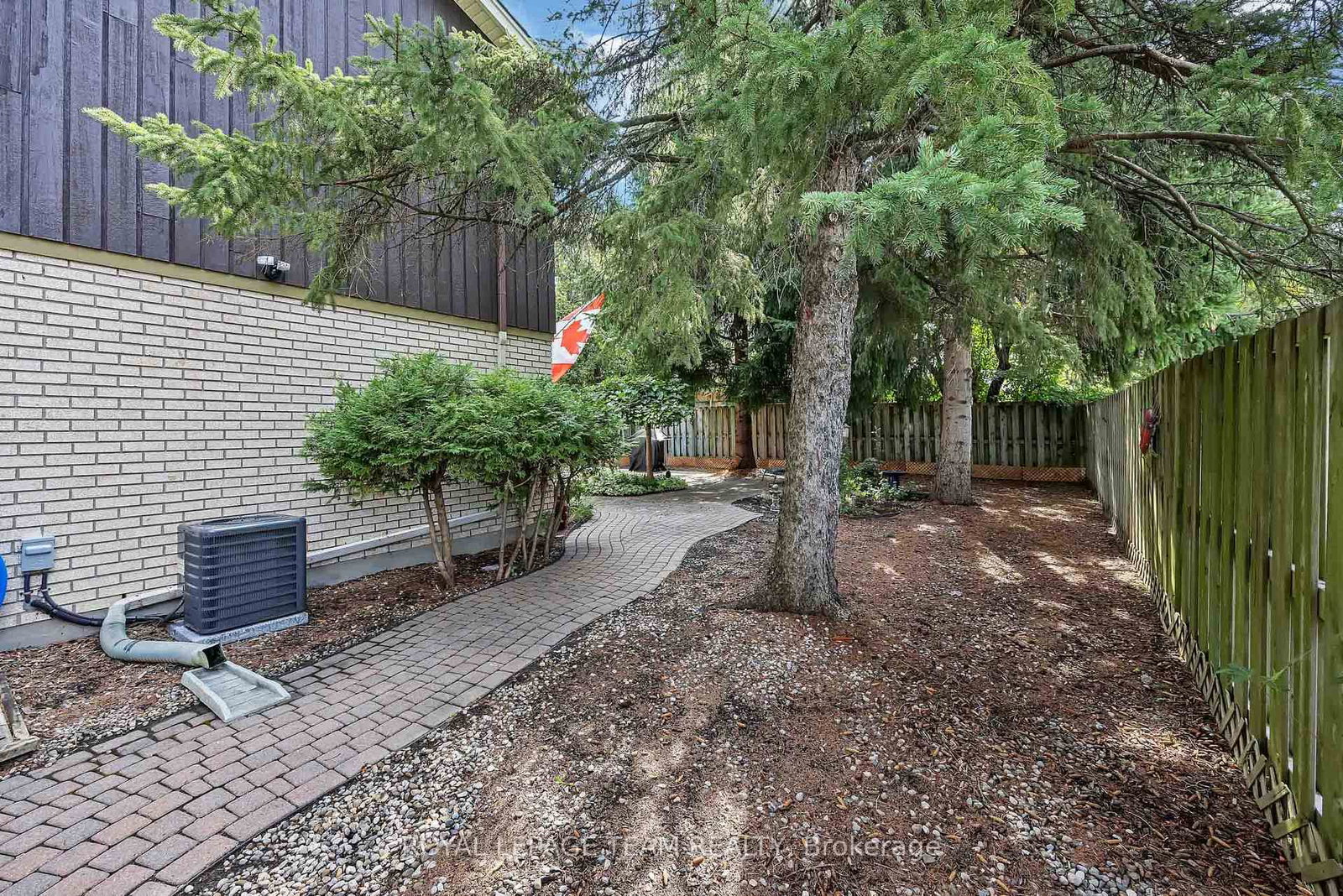 28 Monterey Drive • Ottawa, ON photo 27