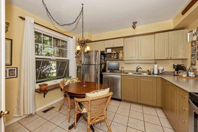 28 Monterey Drive • Ottawa, ON photo 3