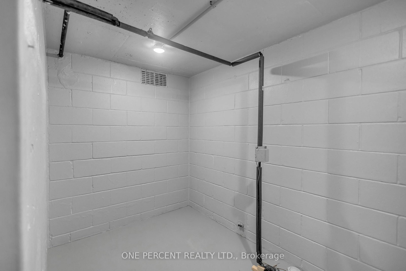 55 Young Street • Tillsonburg, ON photo 8