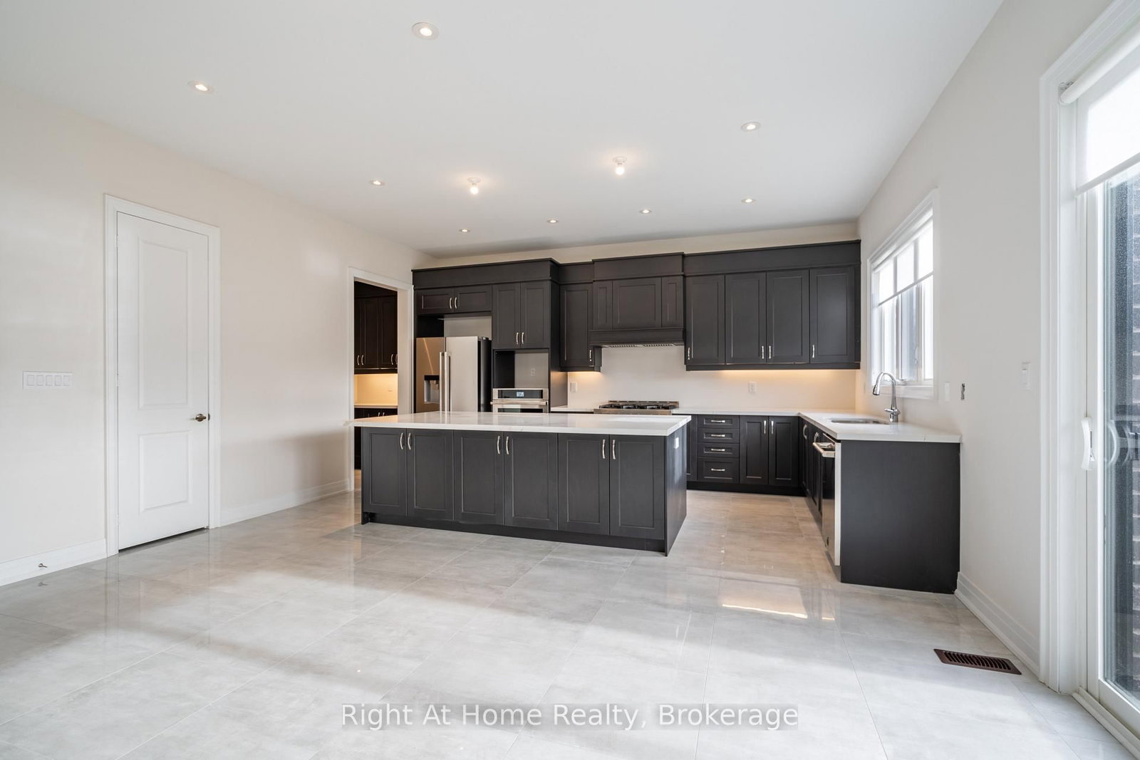 94 Smokey Hollow Place • Hamilton, ON photo 9