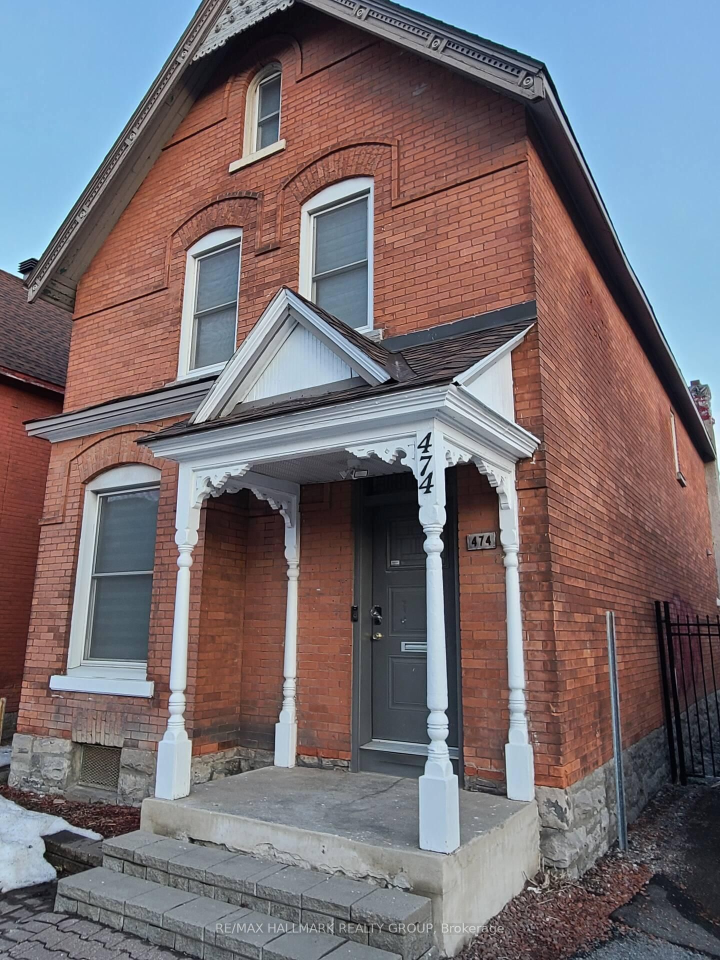 Front view of 474 SOMERSET Street, Ottawa