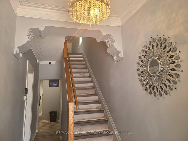 474 SOMERSET St W photo 2