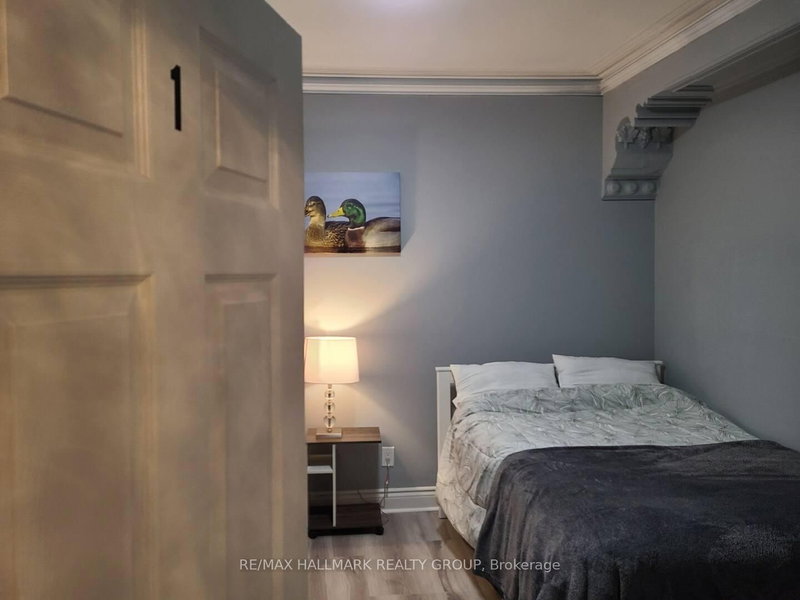 474 SOMERSET St W photo 3