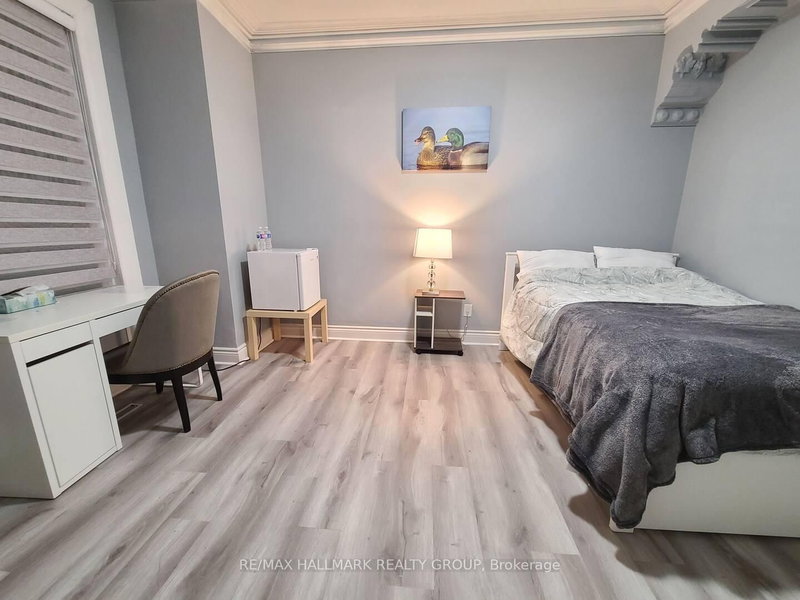 474 SOMERSET St W photo 4