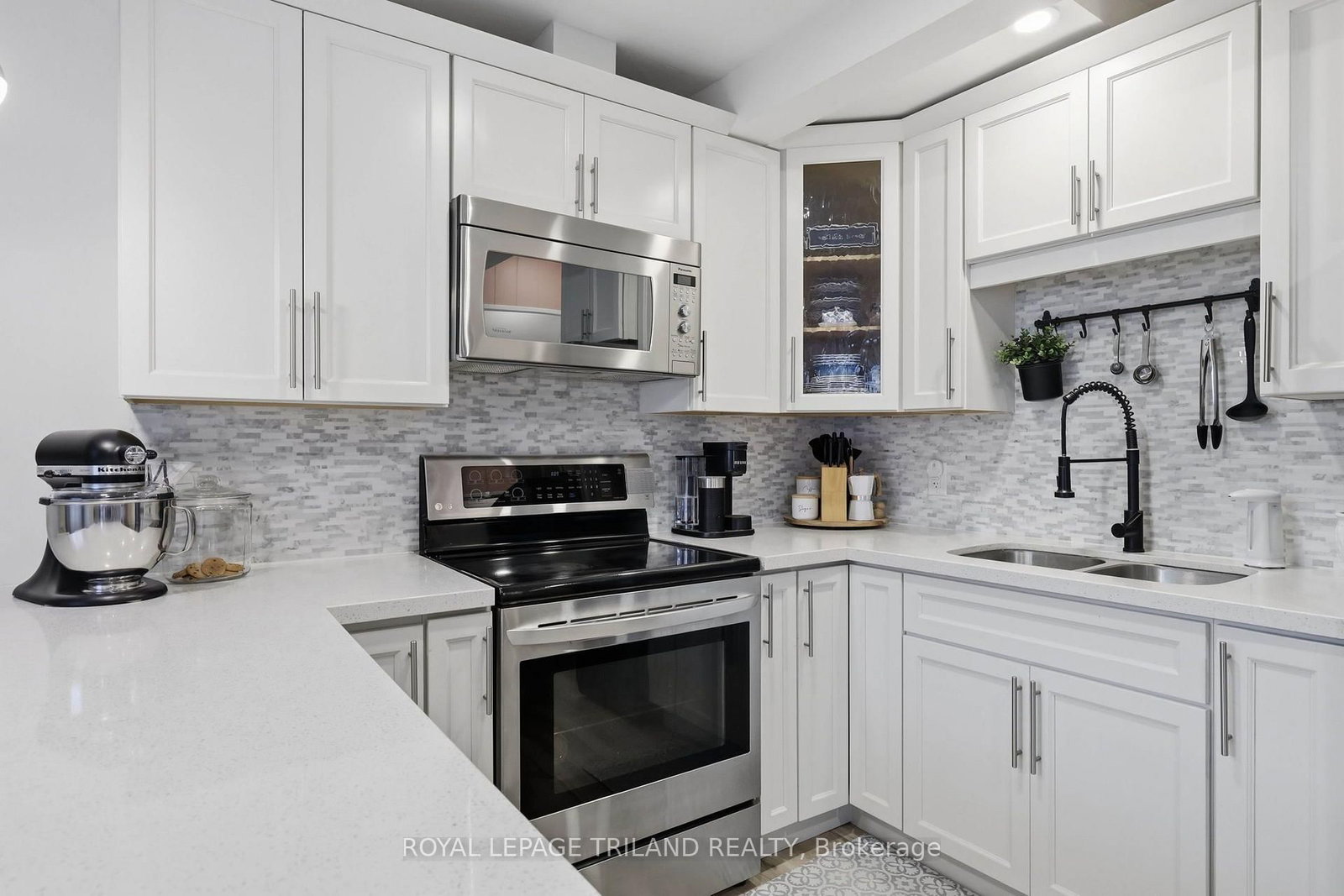 825 DUNDALK Drive • #81 • London South, ON photo 13