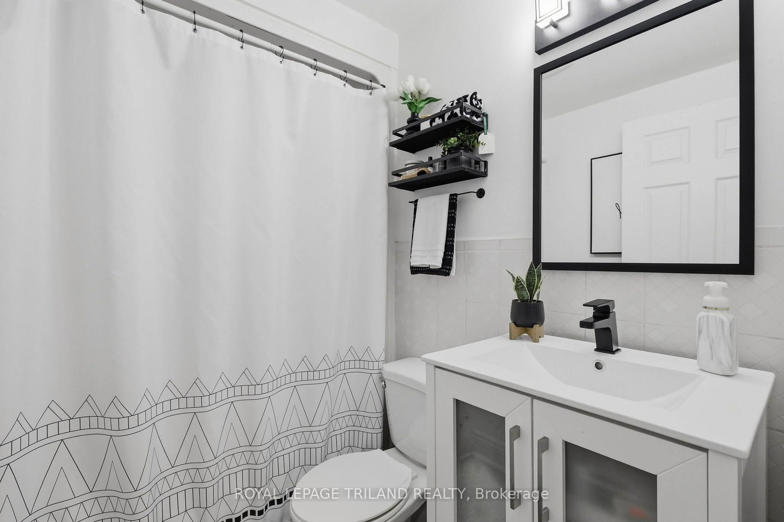 825 DUNDALK Drive • #81 • London South, ON photo 18