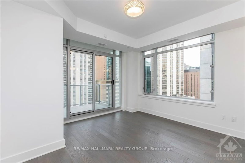 905 - 255 Bay Street
