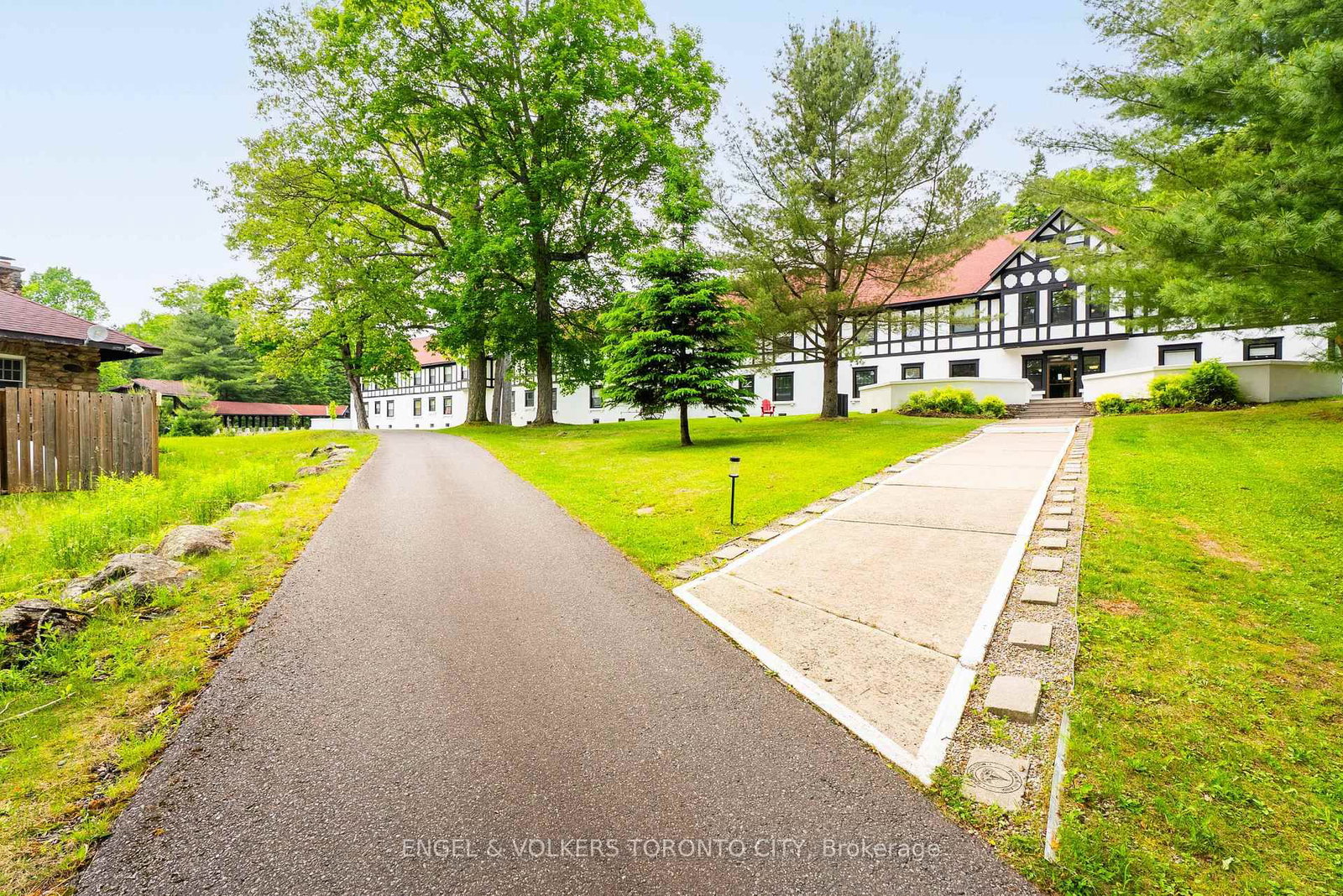 12 Bigwin Island • #221 • Lake of Bays, ON photo 11