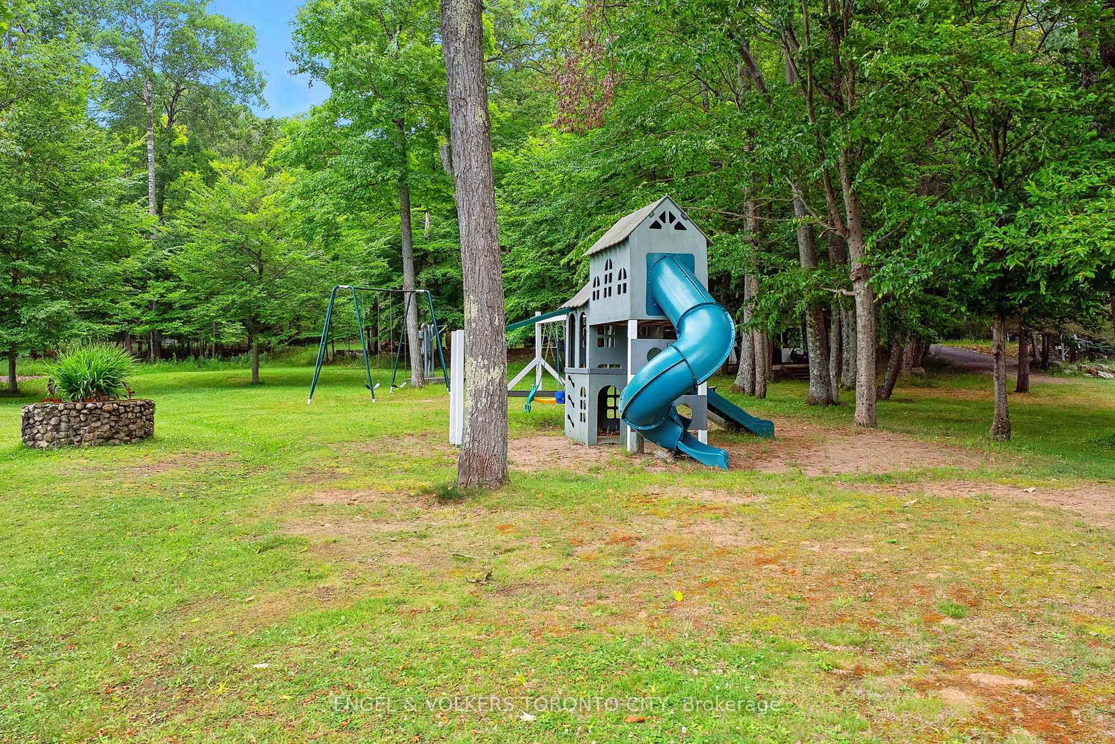 12 Bigwin Island • #221 • Lake of Bays, ON photo 33