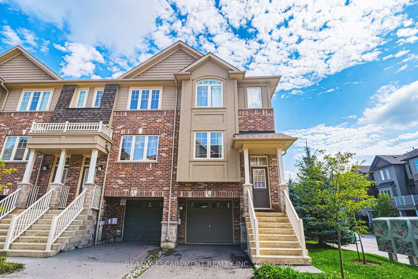 20 BARLEY Lane • Hamilton, ON photo 1