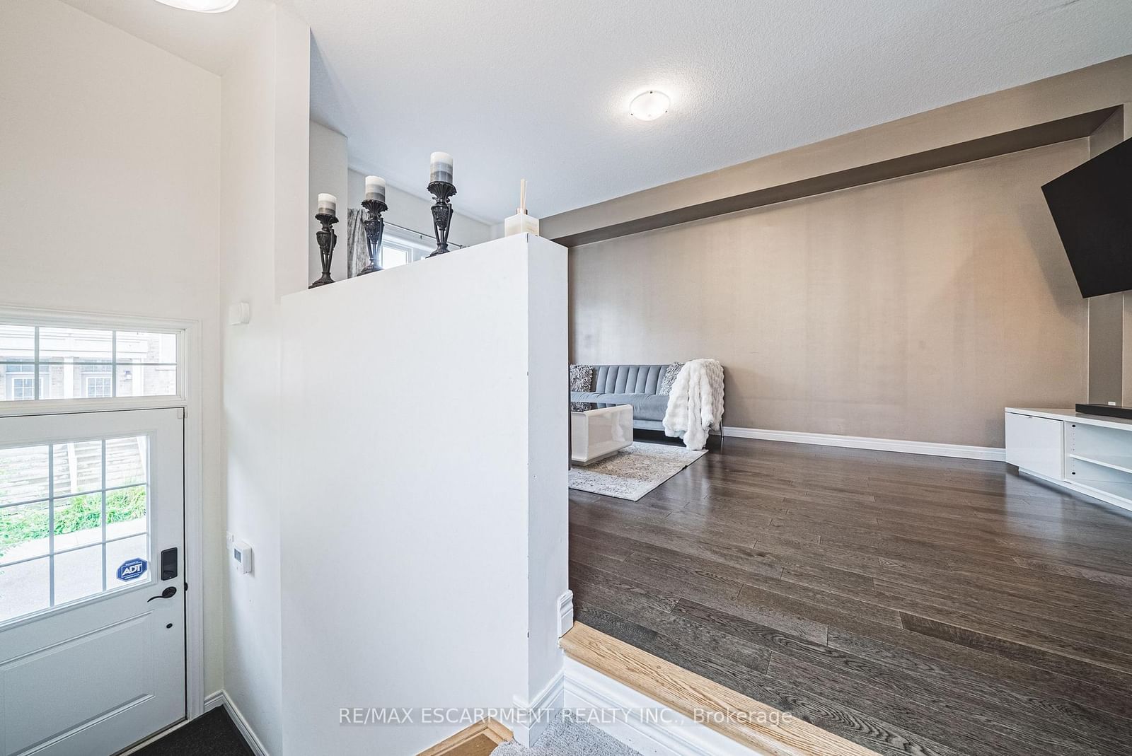 20 BARLEY Lane • Hamilton, ON photo 3