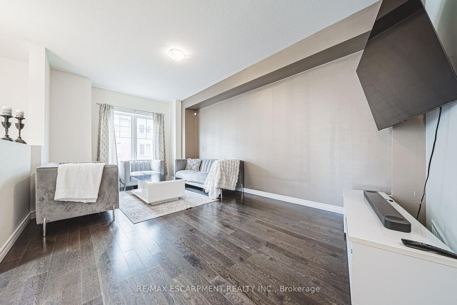 20 BARLEY Lane • Hamilton, ON photo 4