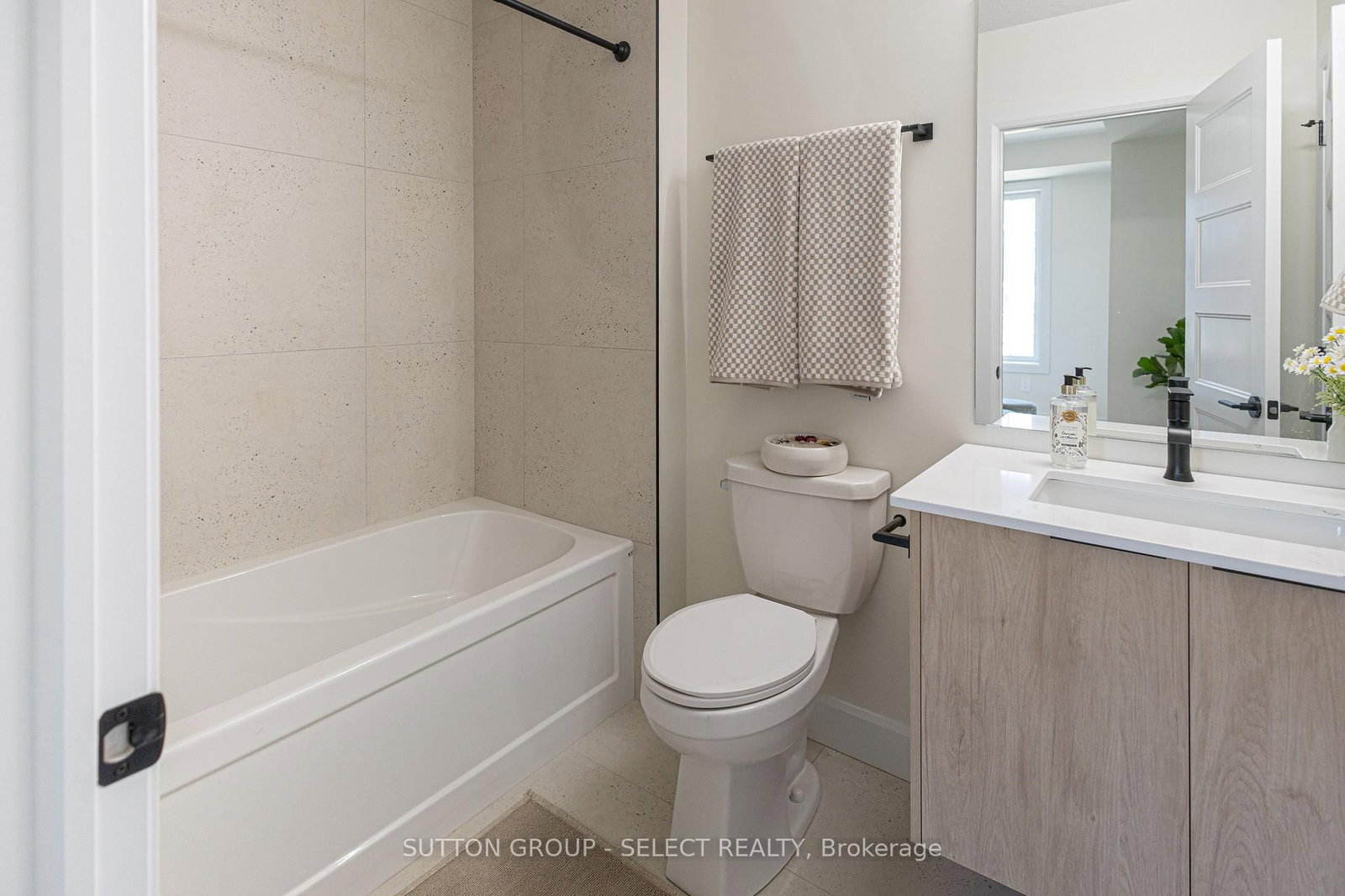 233 Upper Queen Street • #26 • Thames Centre, ON photo 26