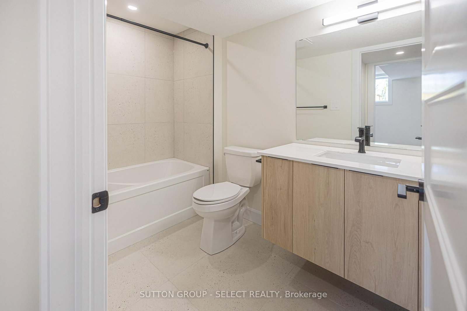 233 Upper Queen Street • #26 • Thames Centre, ON photo 35