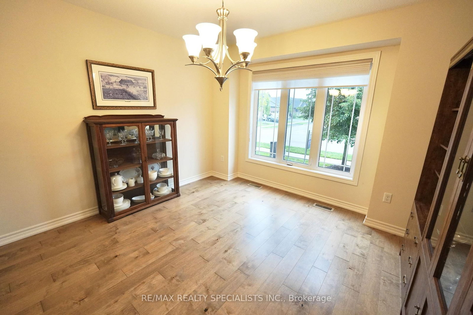 92 ABERDEEN Street • Centre Wellington, ON photo 3
