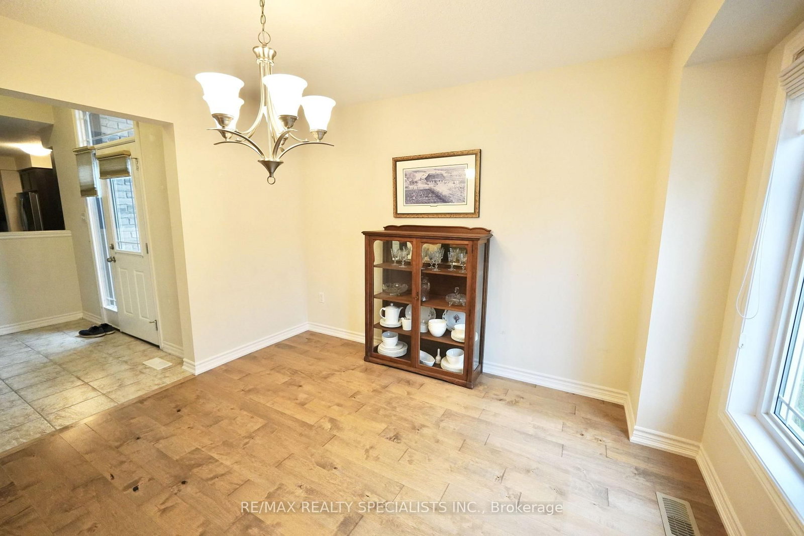 92 ABERDEEN Street • Centre Wellington, ON photo 4