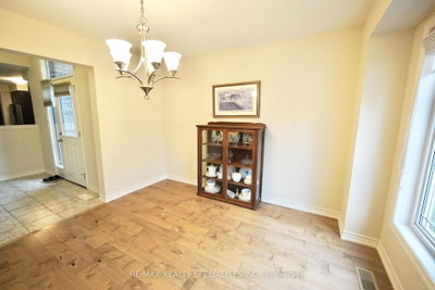 92 ABERDEEN Street • Centre Wellington, ON photo 4