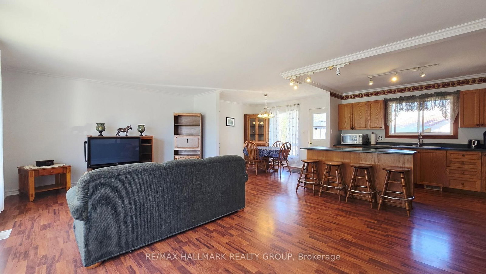4318 Stonecrest Road • Ottawa, ON photo 5