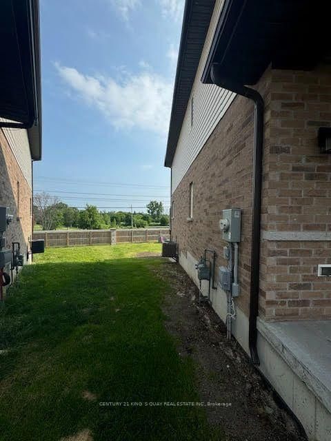 5 Ledgerock Court • Quinte West, ON photo 3