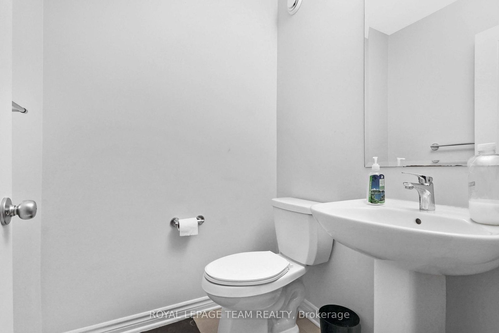 310 Kanashtage Terrace • Ottawa, ON photo 4