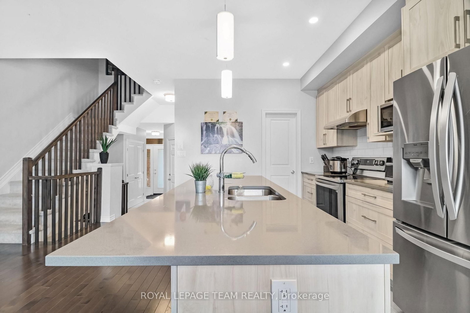 310 Kanashtage Terrace • Ottawa, ON photo 6