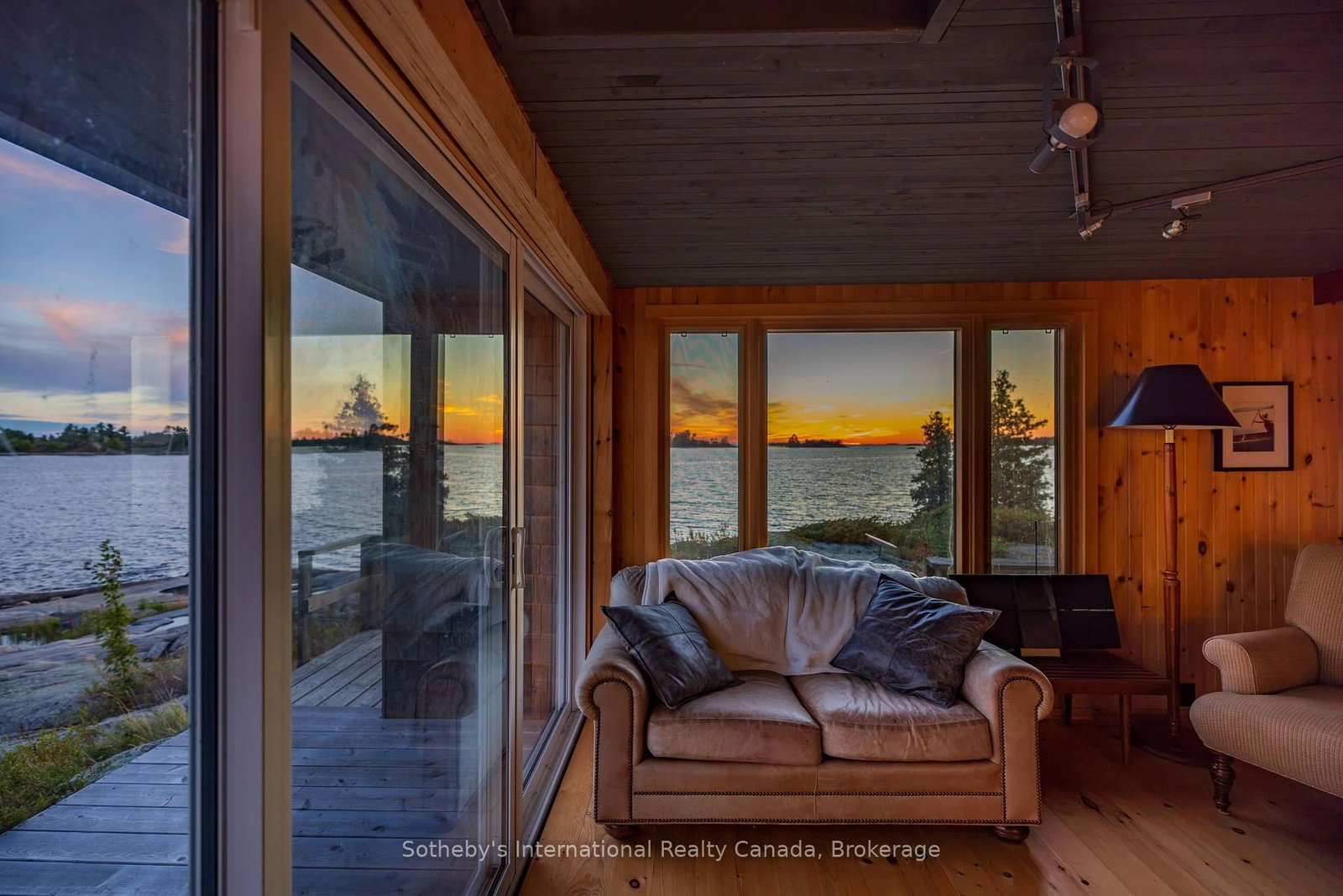 1 ISLAND 352C • Carling, ON photo 10