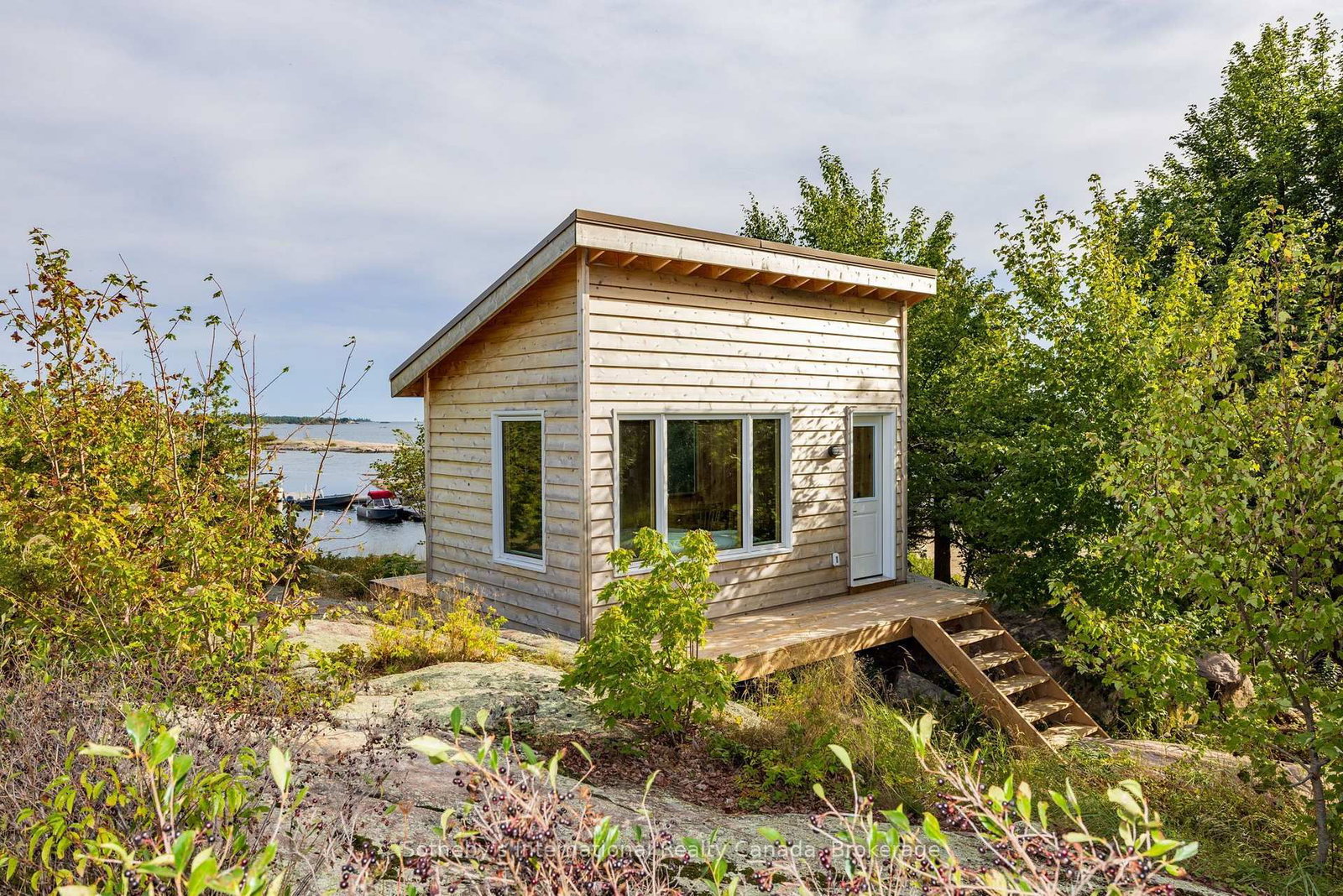1 ISLAND 352C • Carling, ON photo 9
