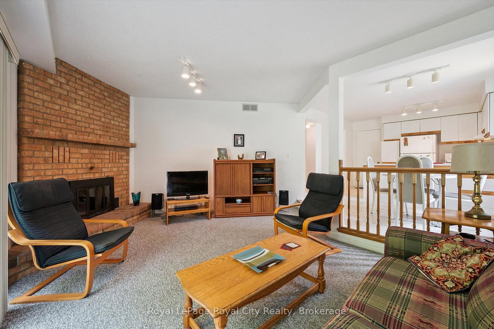 8 MOLLISON Court • Guelph, ON photo 14