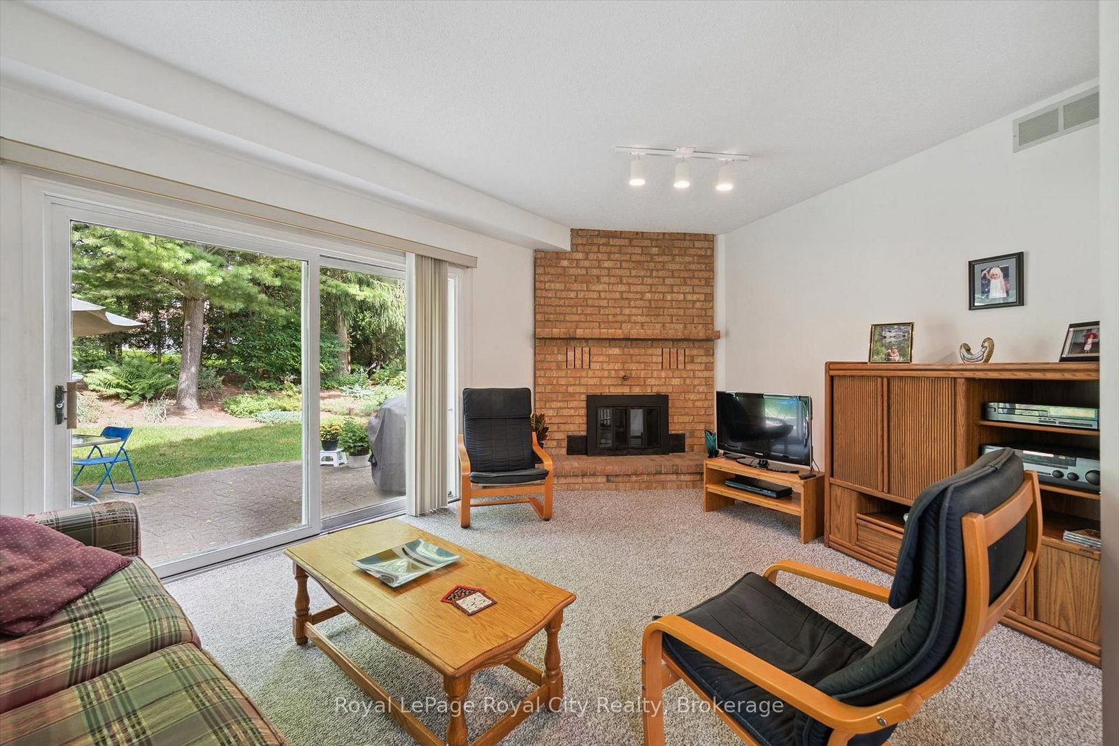 8 MOLLISON Court • Guelph, ON photo 15