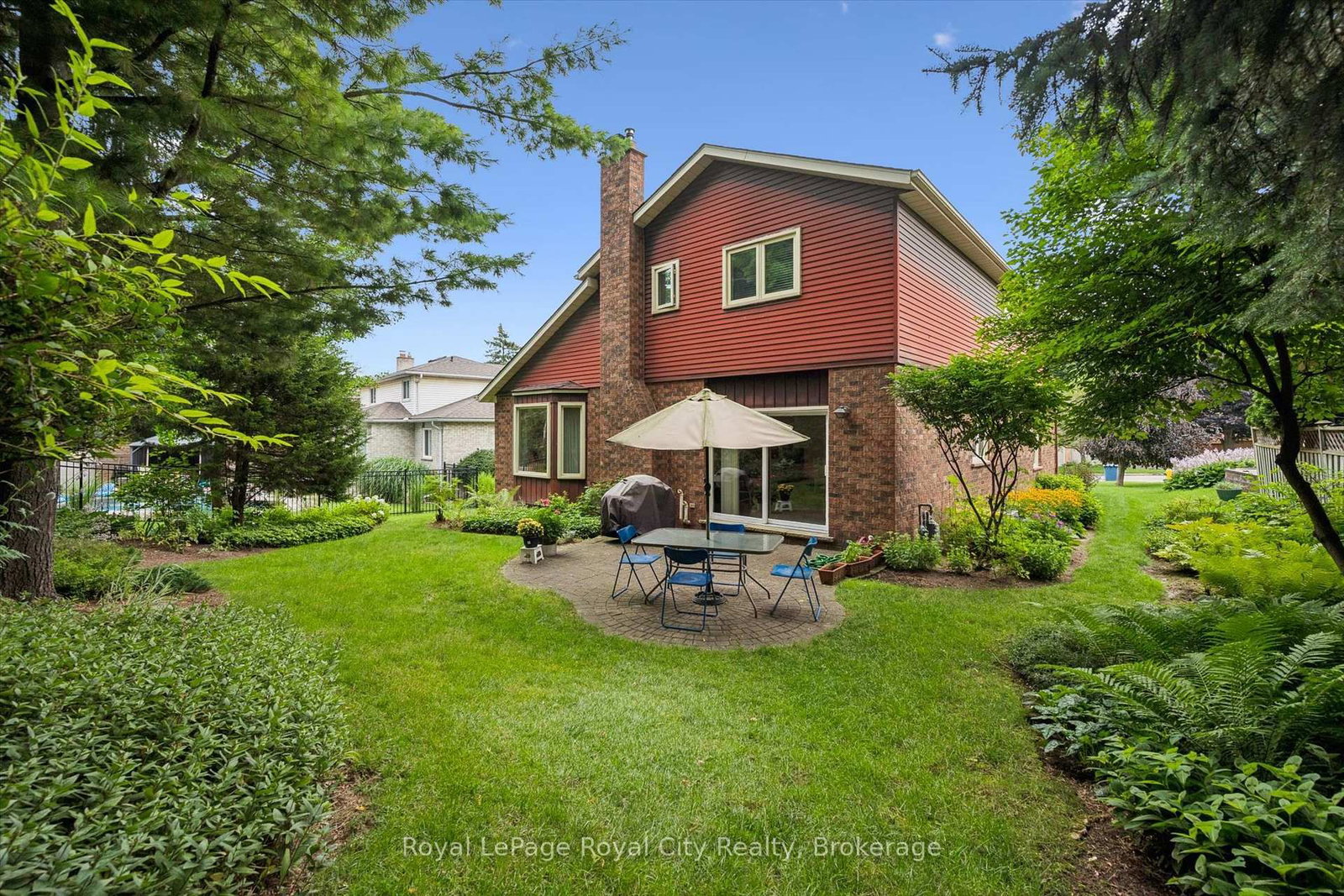 8 MOLLISON Court • Guelph, ON photo 25