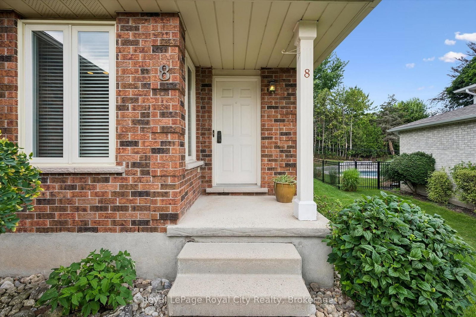 8 MOLLISON Court • Guelph, ON photo 3
