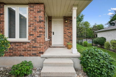 8 MOLLISON Court • Guelph, ON photo 3