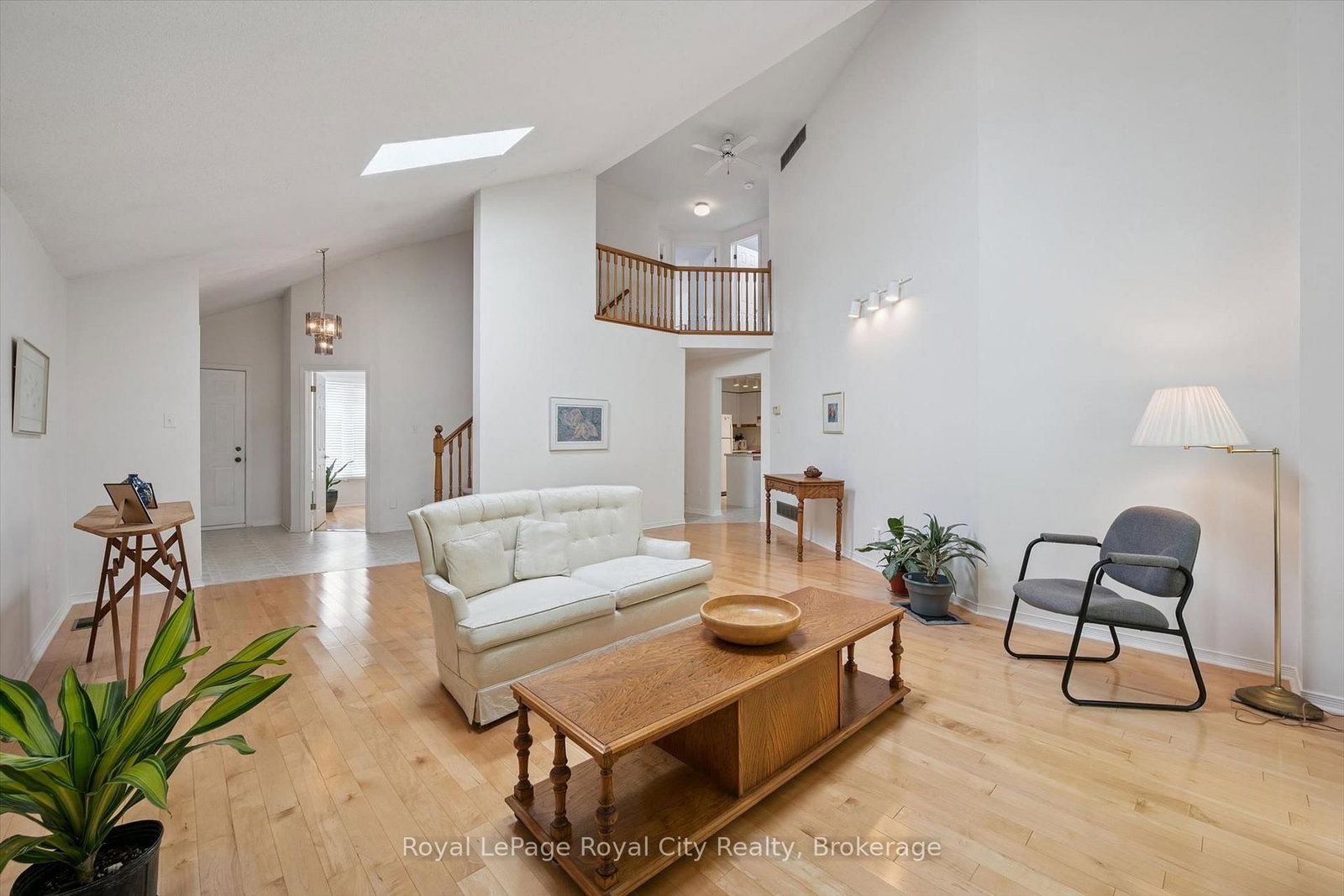 8 MOLLISON Court • Guelph, ON photo 5