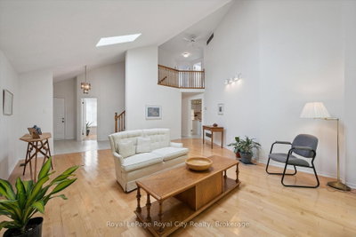 8 MOLLISON Court • Guelph, ON photo 5