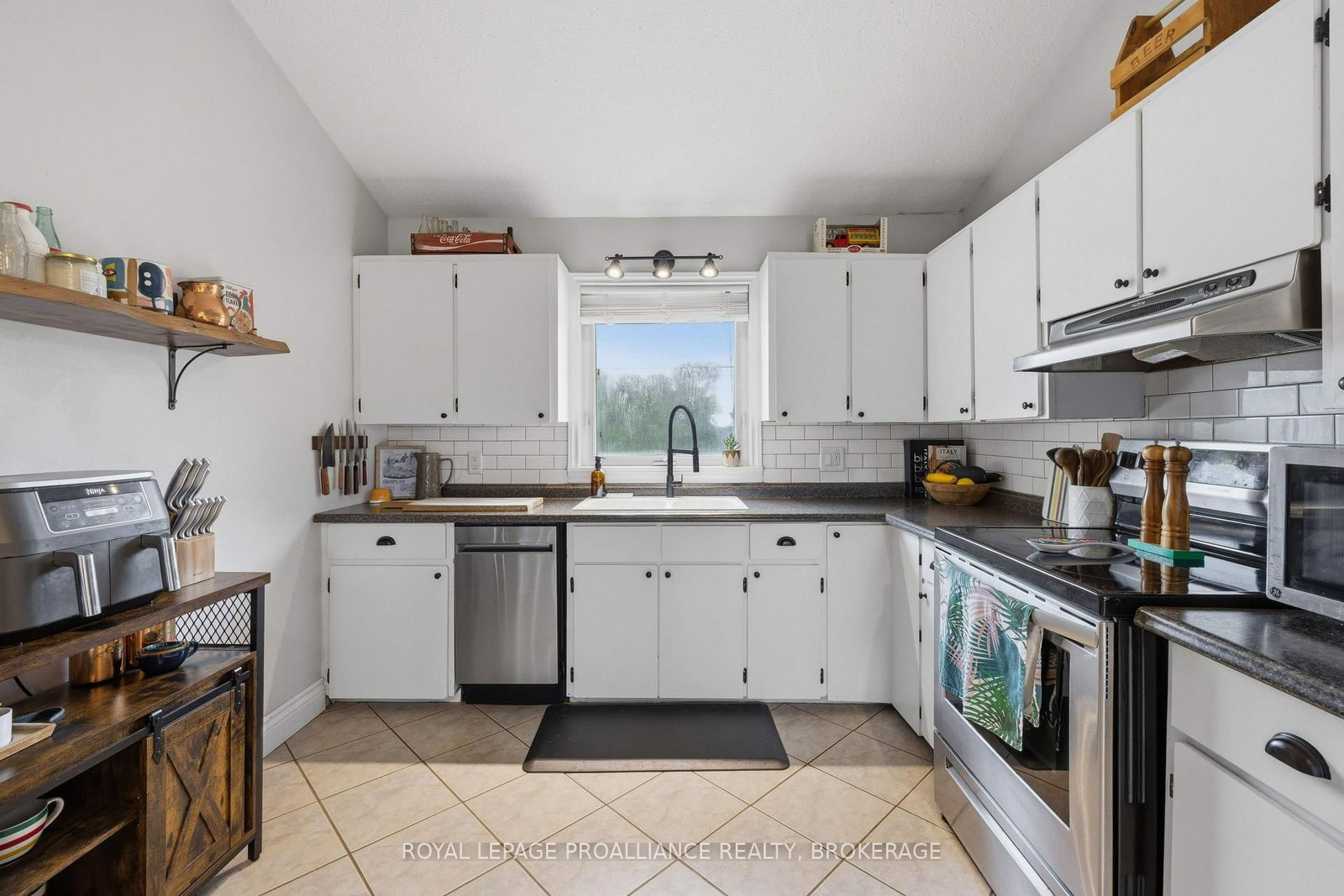4018 County Road 1 E • Yarker, ON photo 14