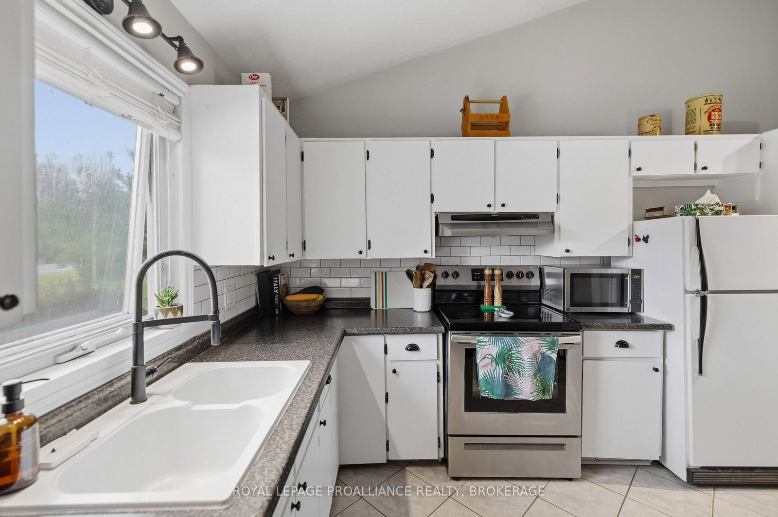 4018 County Road 1 E • Yarker, ON photo 15