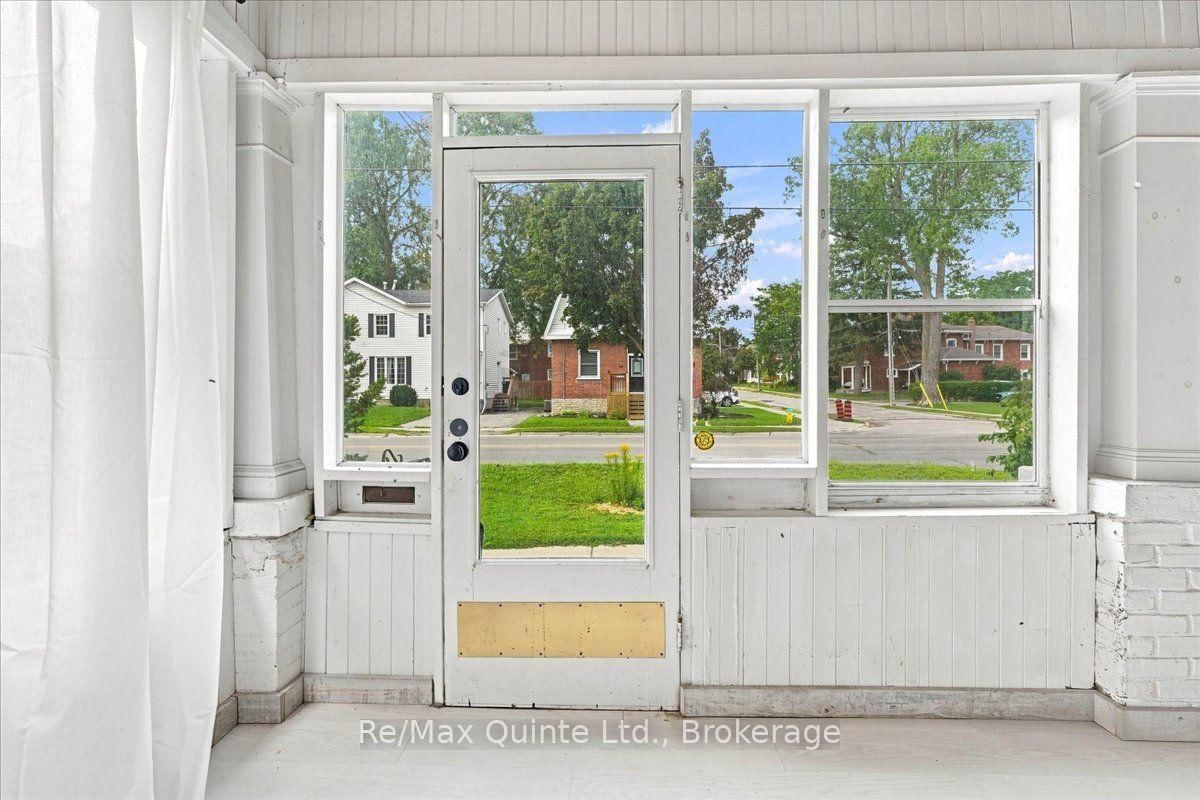 95 Victoria Avenue • Belleville, ON photo 3