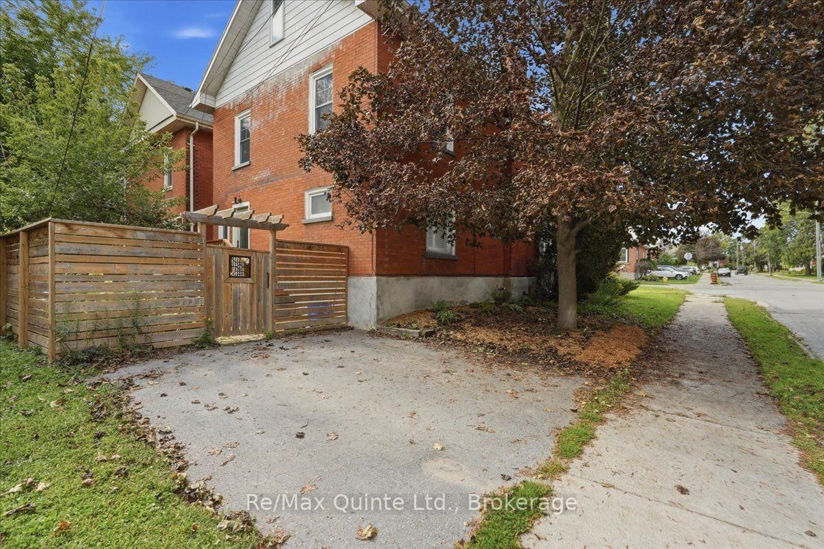 95 Victoria Avenue • Belleville, ON photo 37